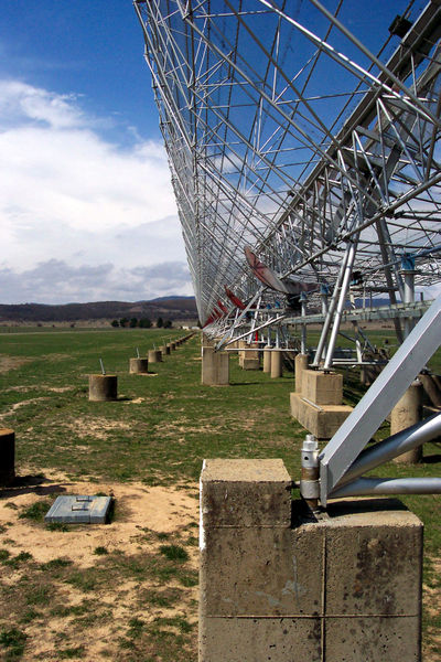 Molonglo Observatory Synthesis Telescope2.jpg